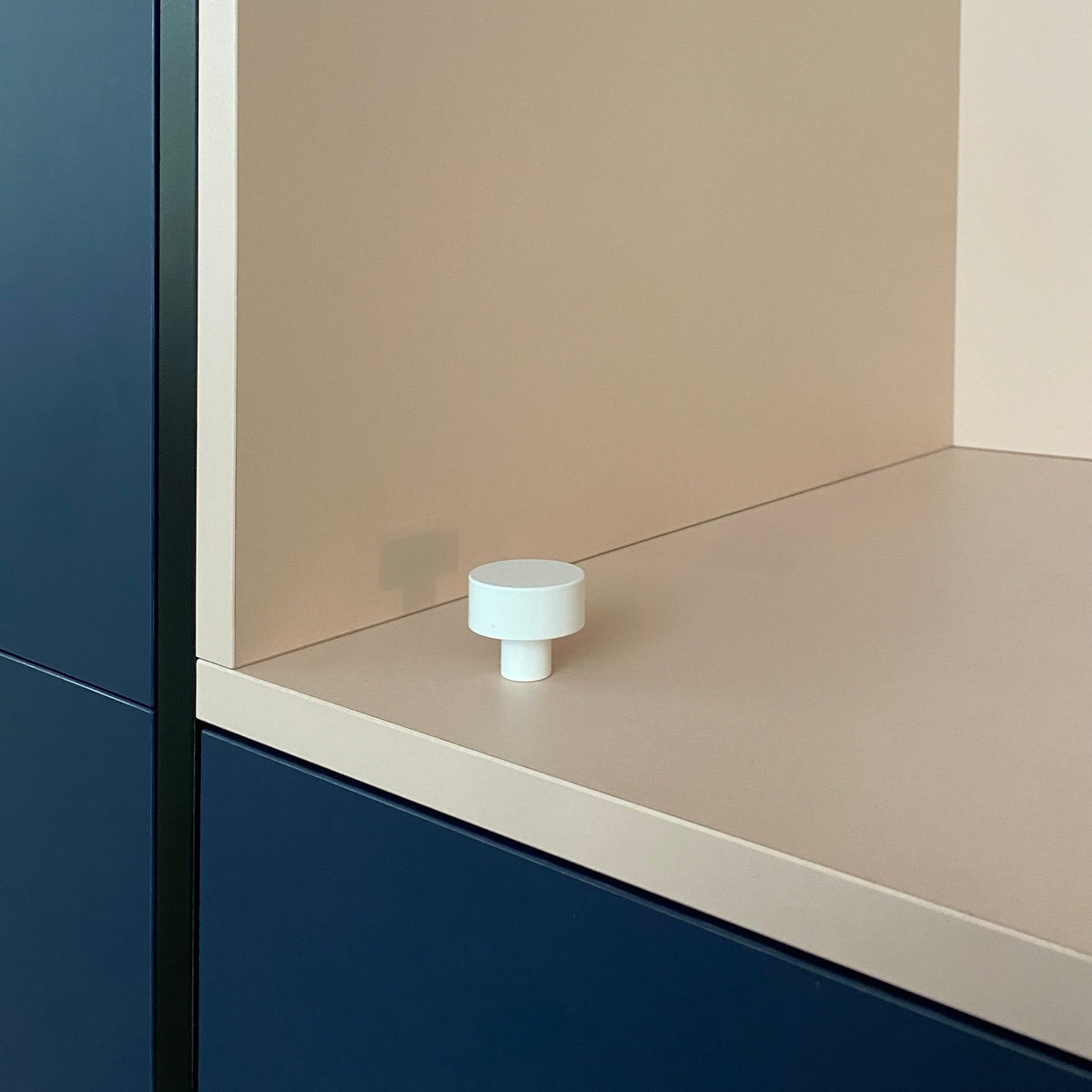 Bouton de porte de cuisine ou armoire blanc finition brillante diamètre 35mm