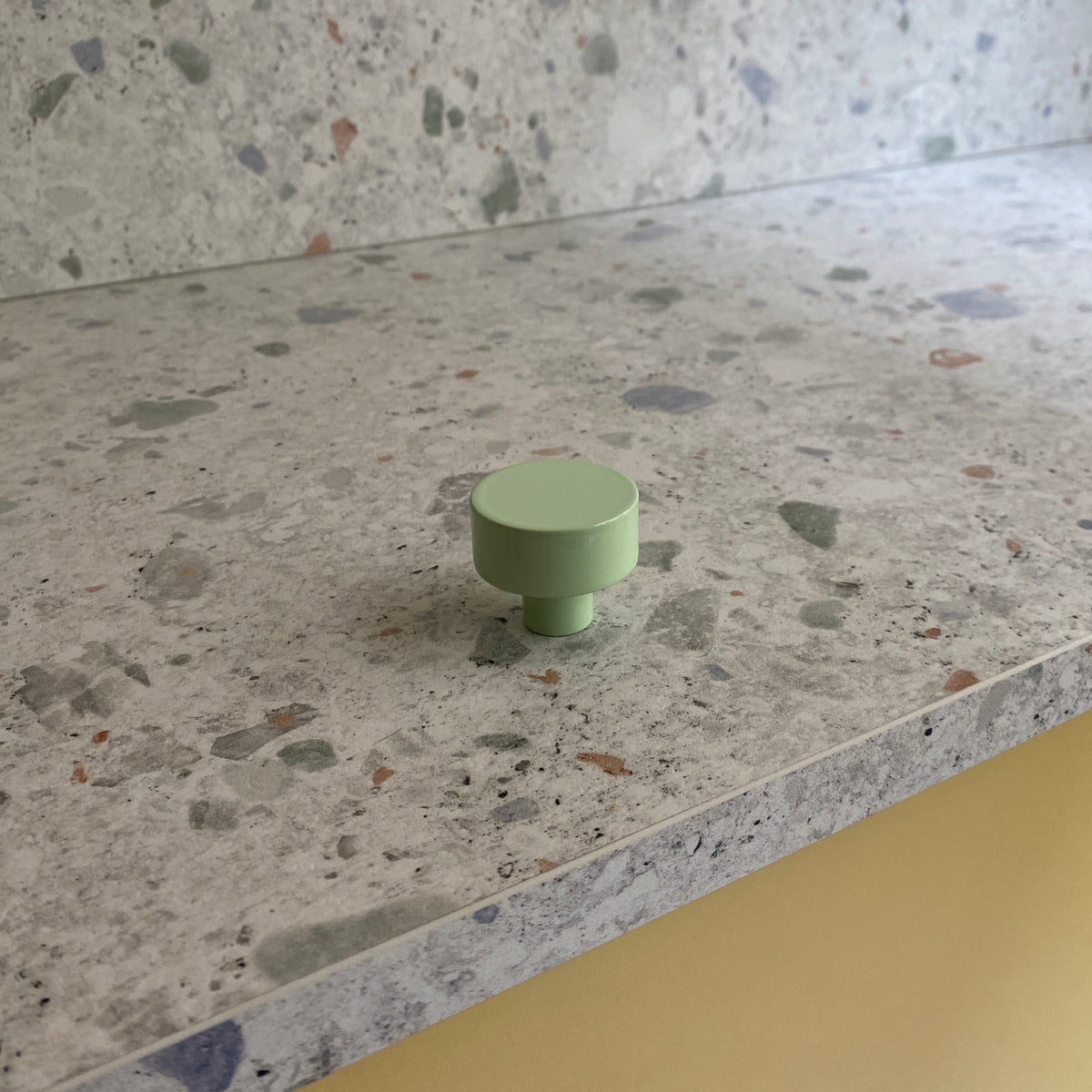 Bouton de porte de cuisine ou armoire vert sauge finition brillante diamètre 35mm