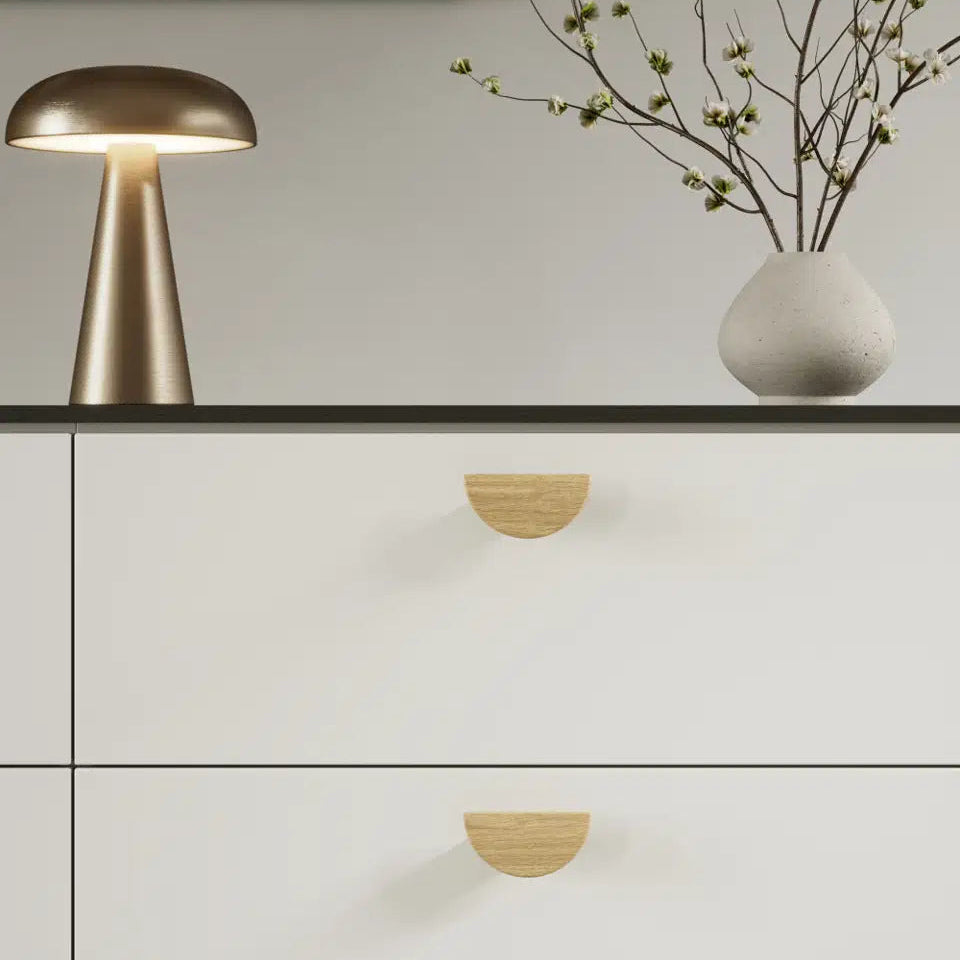 Poignée de meuble demi-lune chêne massif clair