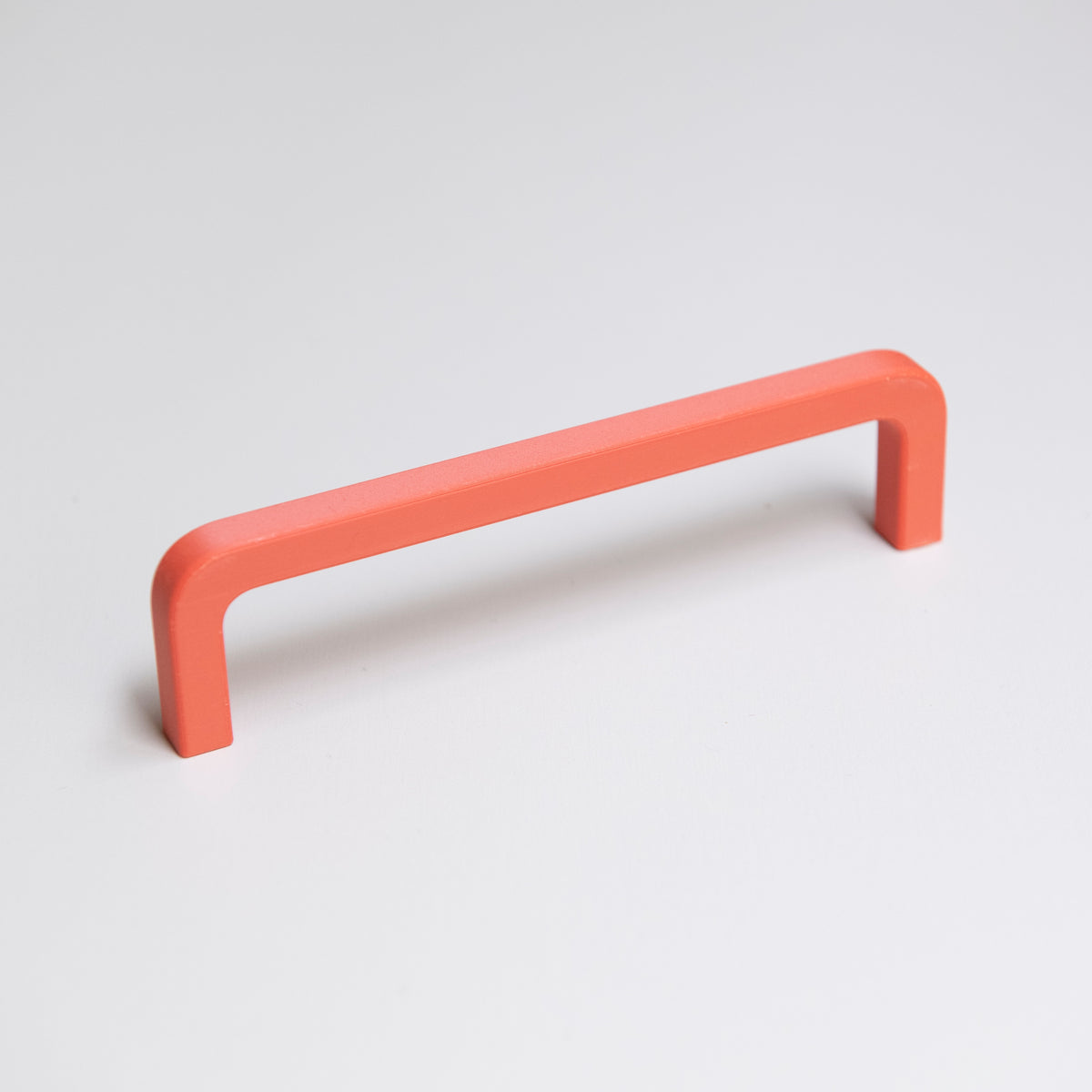 Poignée de meuble corail créée en collaboration par Polycoco et Studio Couleur, en bioplastique éco-responsable