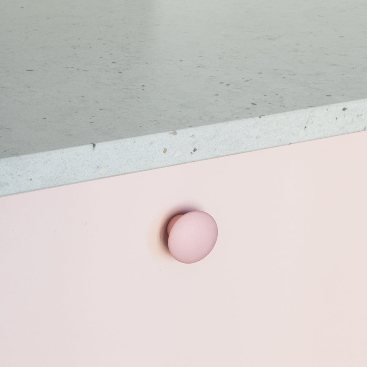 Poignée rose mat pour porte de cuisine