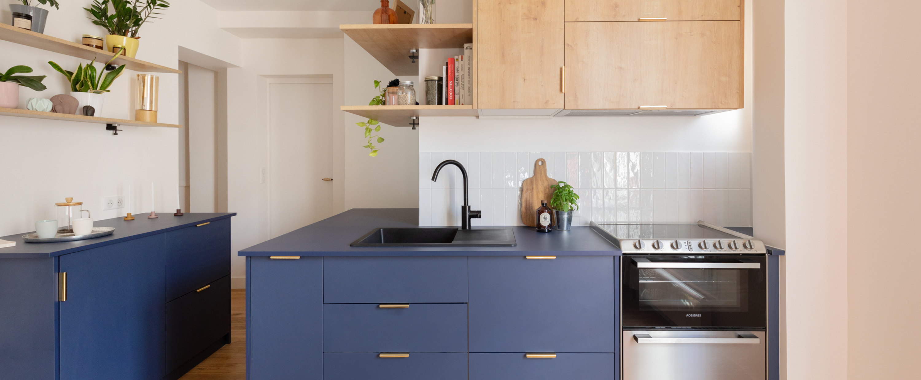 cuisine bleu marine bois clair ikea metod