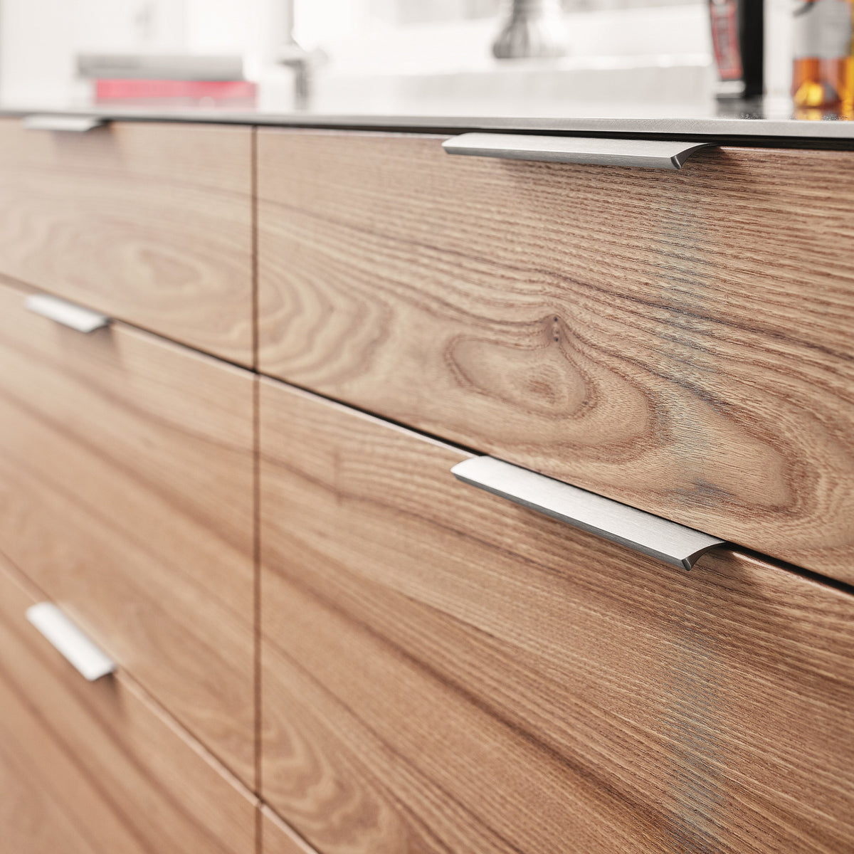 Poignée droite coloris inox mat pour cuisine et armoires, longueur 10cm