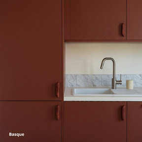 Petite cuisine Ikea Metod aux façades rouge bordeaux coloris "Basque"Studio Couleur.