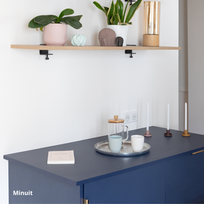 Plan de travail bleu marine sur-mesure coordonné aux portes pour cuisine Ikea Metod Studio Couleur