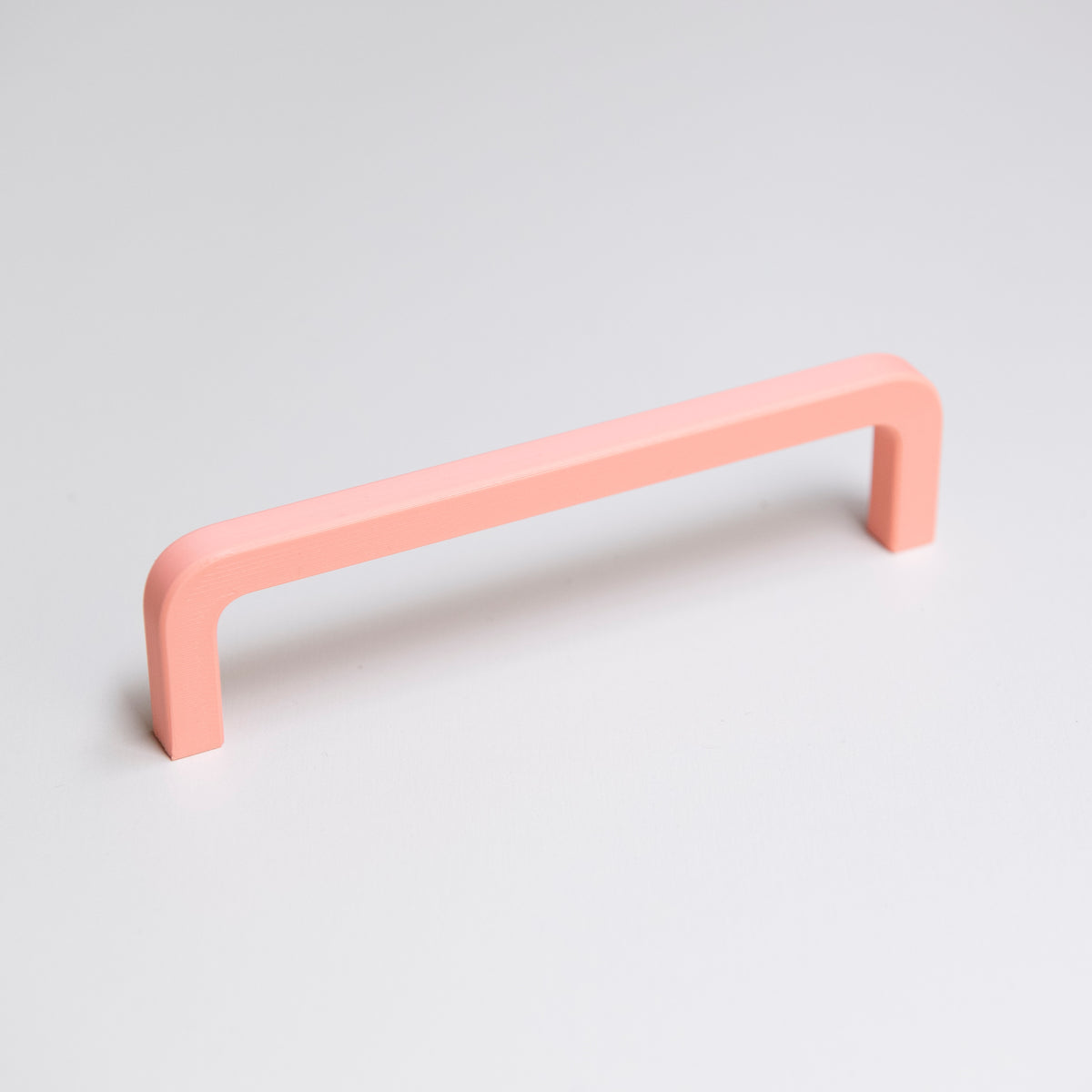 Poignée de meuble corail créée en collaboration par Polycoco et Studio Couleur, en bioplastique éco-responsable