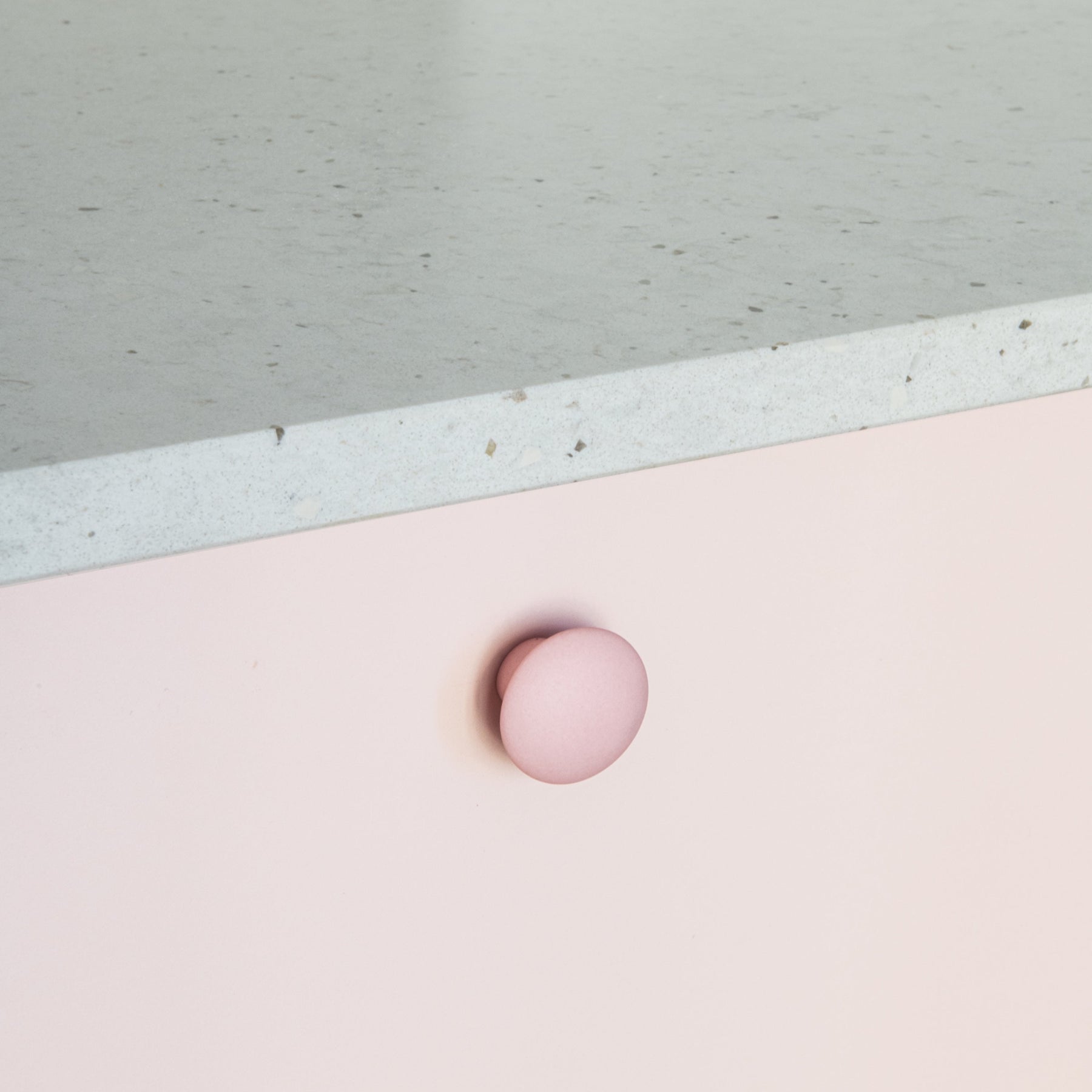 Poignée rose mat pour porte de cuisine