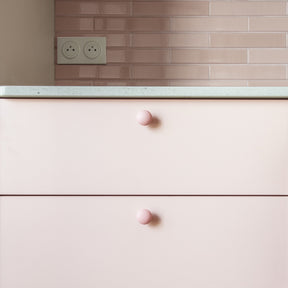 Poignées rose mat pour porte de cuisine